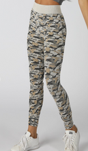 Load image into Gallery viewer, Modal Seamless Camo Leggings