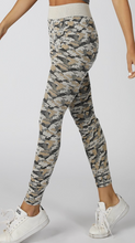 Load image into Gallery viewer, Modal Seamless Camo Leggings
