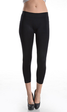 Load image into Gallery viewer, Seamless Cropped 28&quot; Leggings (5 Colours)