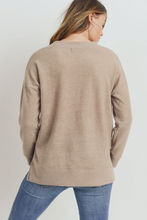 Load image into Gallery viewer, Contrast V-Neck Brushed Long Sleeve Top